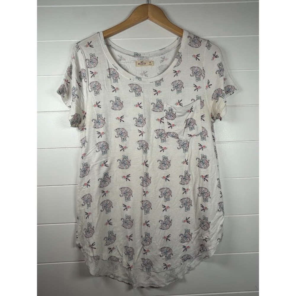 Hollister Elephant Print Tshirt Womens Medium‎ Short Sleeve